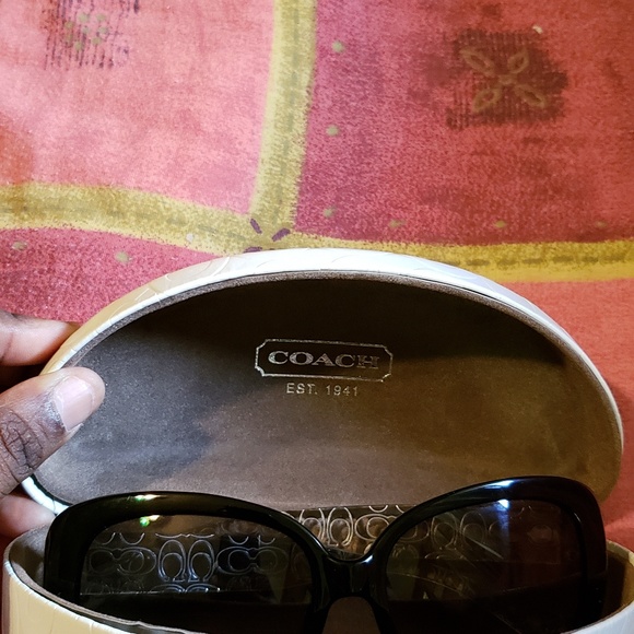 2 pairs of  Authentic Coach sunglasses - Picture 3 of 8